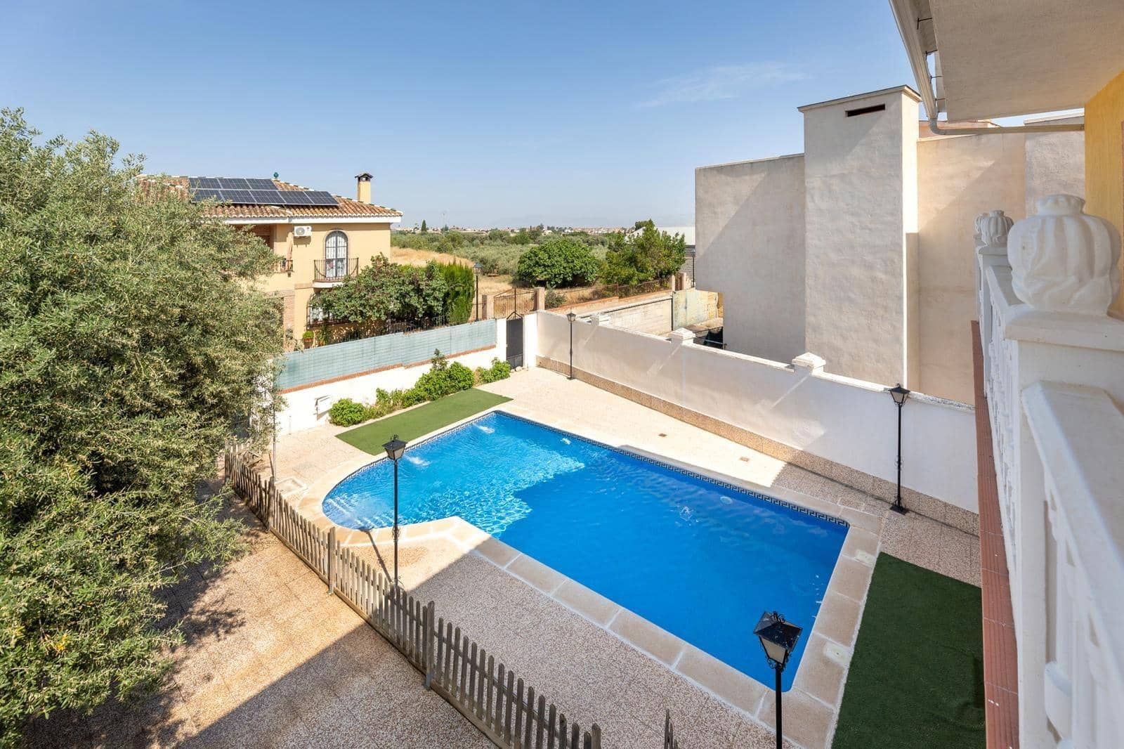 4 sypialnia Willa na sprzedaż w Ogijares z basenem garażem - 365 000 € (Ref: 9543898)