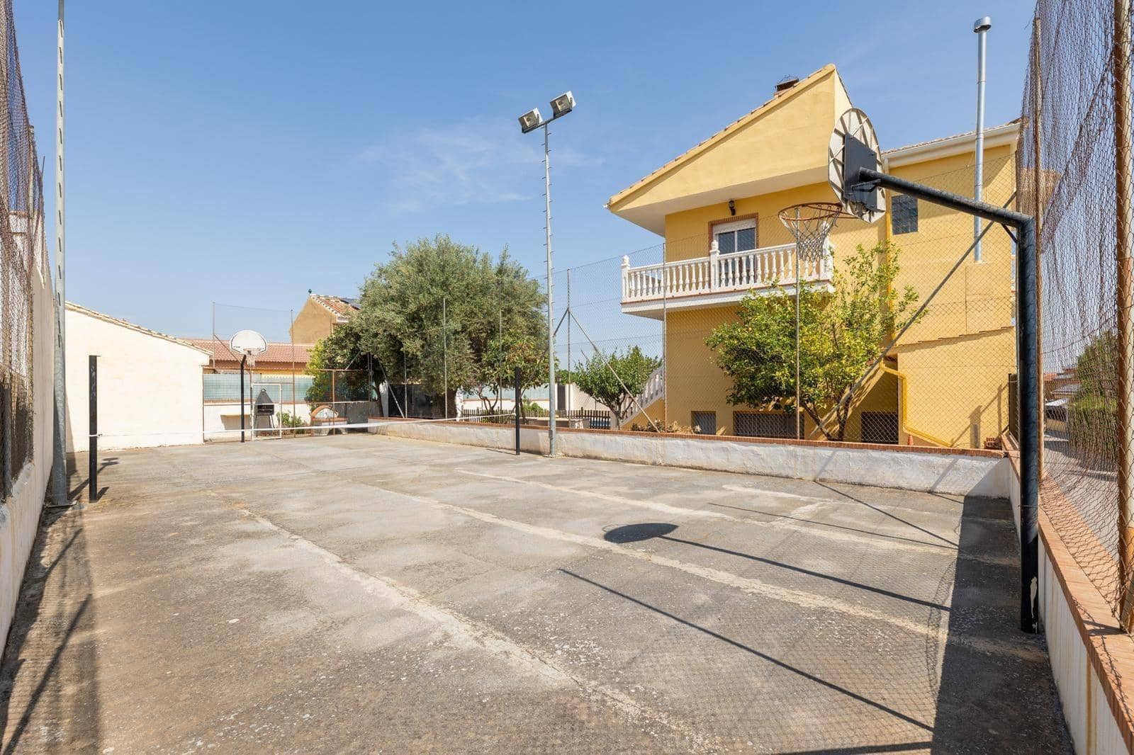 4 sypialnia Willa na sprzedaż w Ogijares z basenem garażem - 365 000 € (Ref: 9543898)