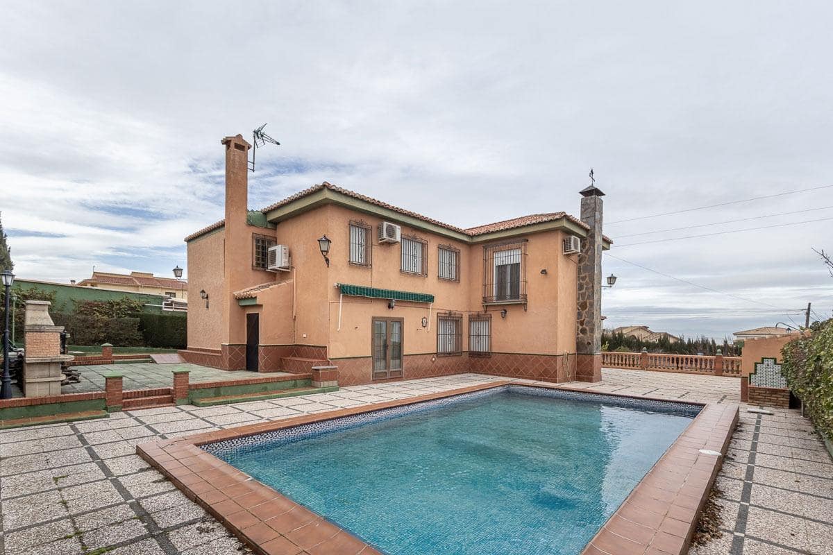 5 bedroom Villa for sale in Otura with pool - € 520,000 (Ref: 9548459)