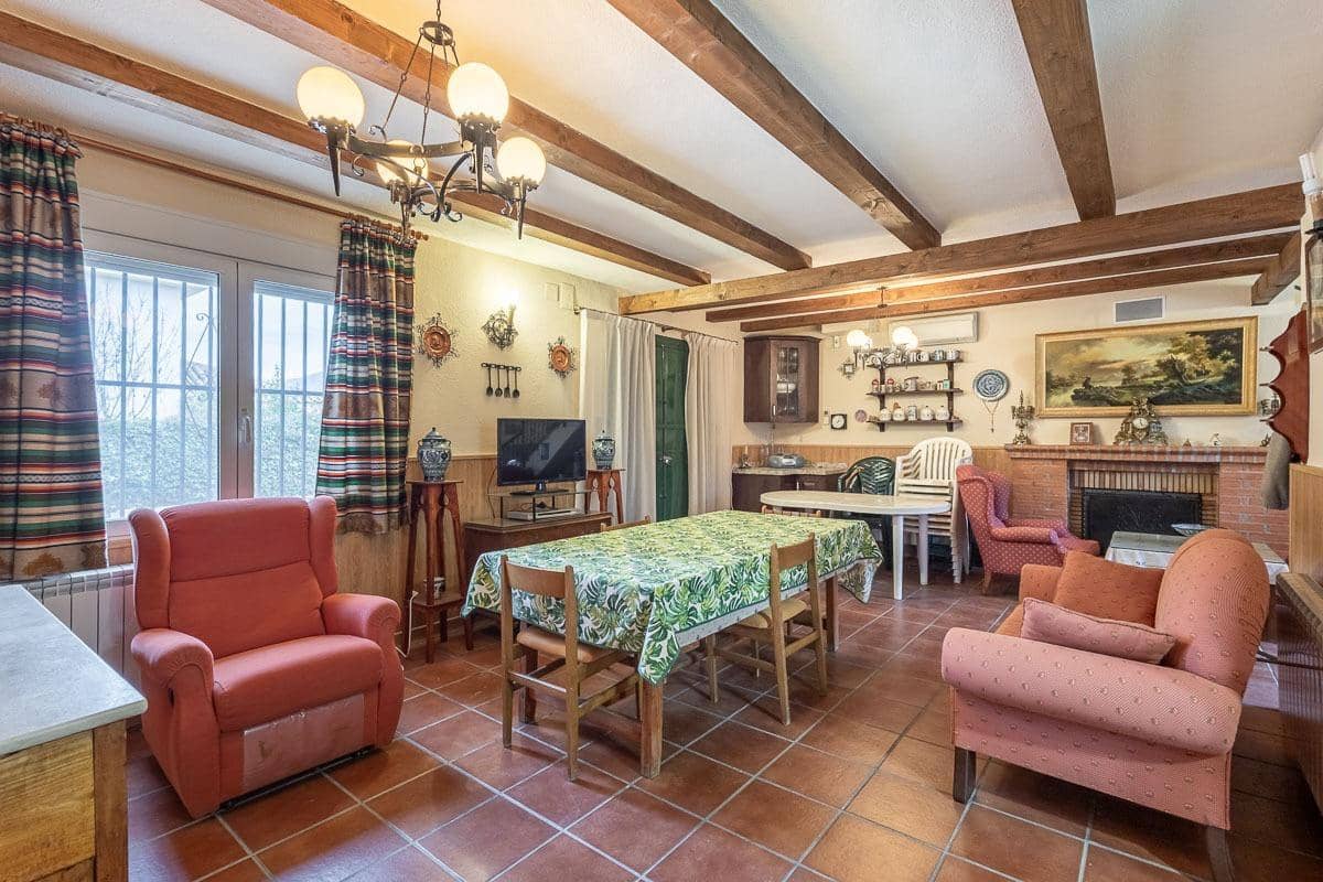 5 bedroom Villa for sale in Otura with pool - € 520,000 (Ref: 9548459)