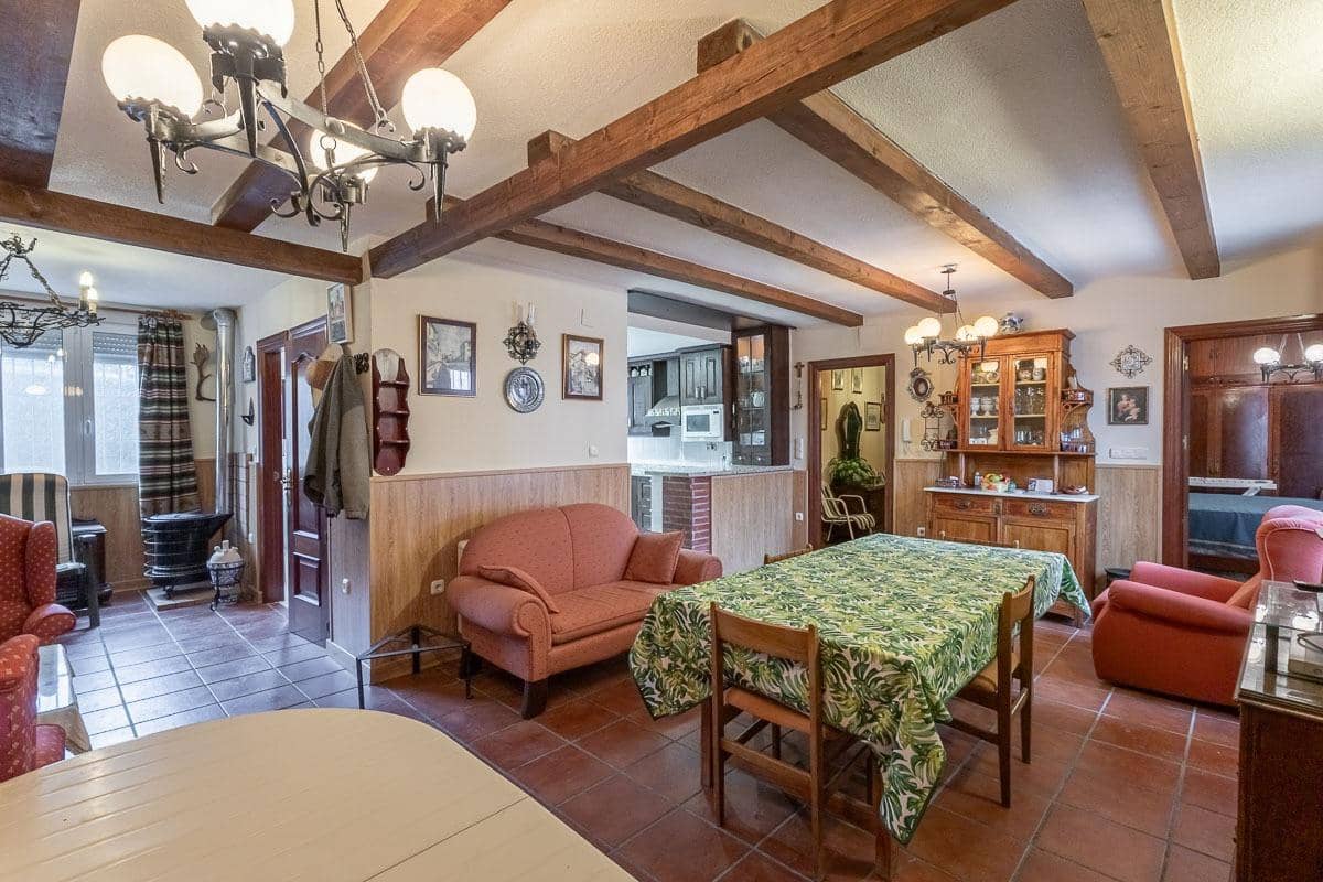 5 bedroom Villa for sale in Otura with pool - € 520,000 (Ref: 9548459)