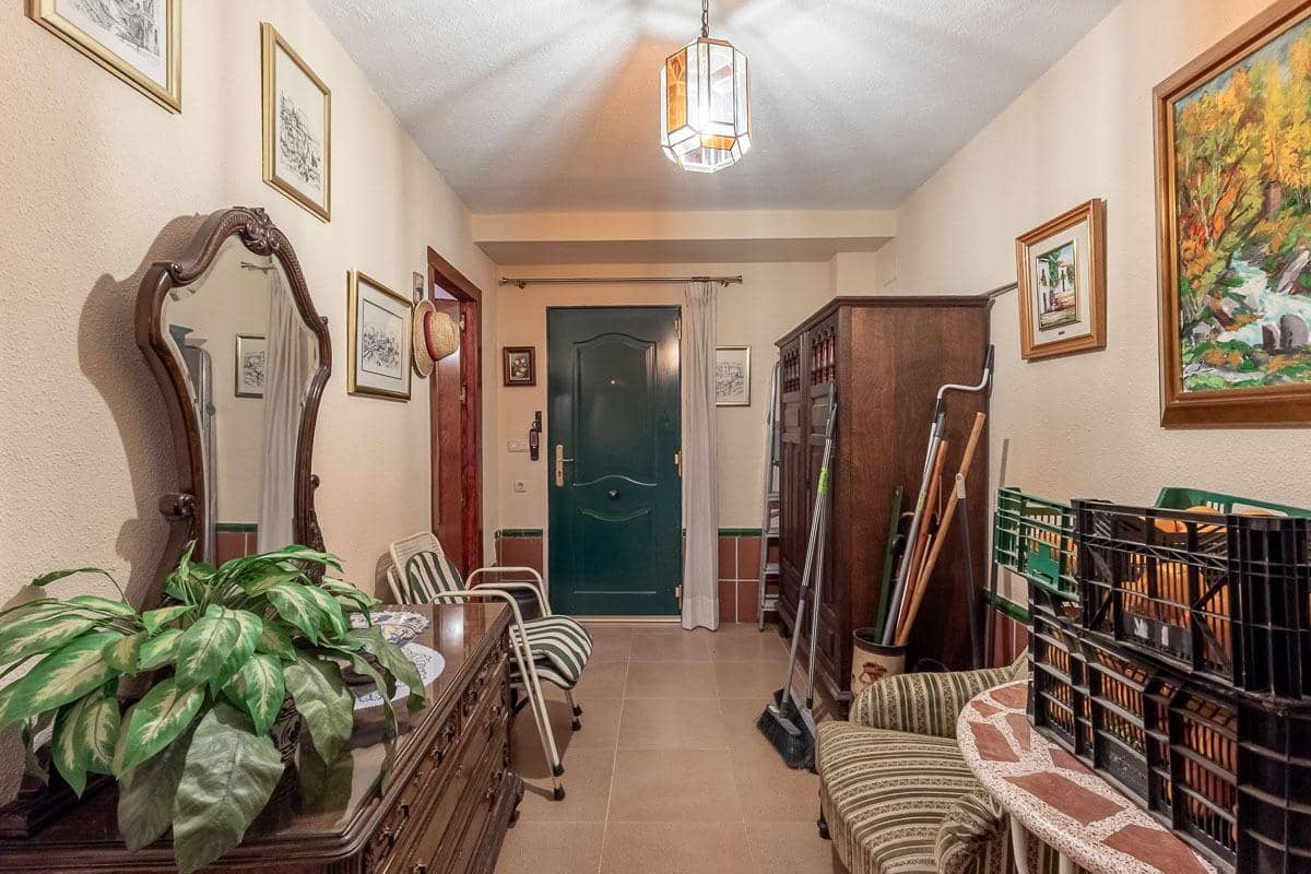 5 bedroom Villa for sale in Otura with pool - € 520,000 (Ref: 9548459)