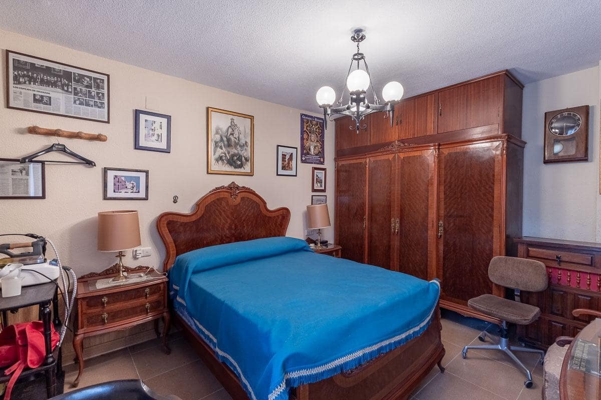 5 bedroom Villa for sale in Otura with pool - € 520,000 (Ref: 9548459)