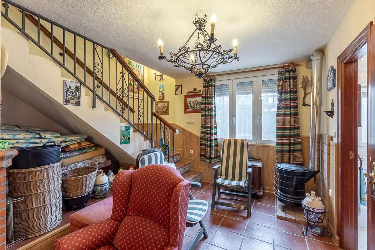 5 bedroom Villa for sale in Otura with pool - € 520,000 (Ref: 9548459)