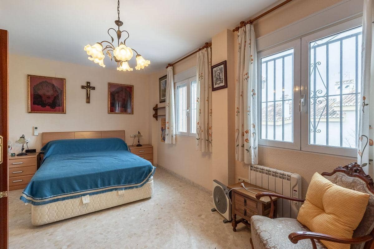 5 bedroom Villa for sale in Otura with pool - € 520,000 (Ref: 9548459)