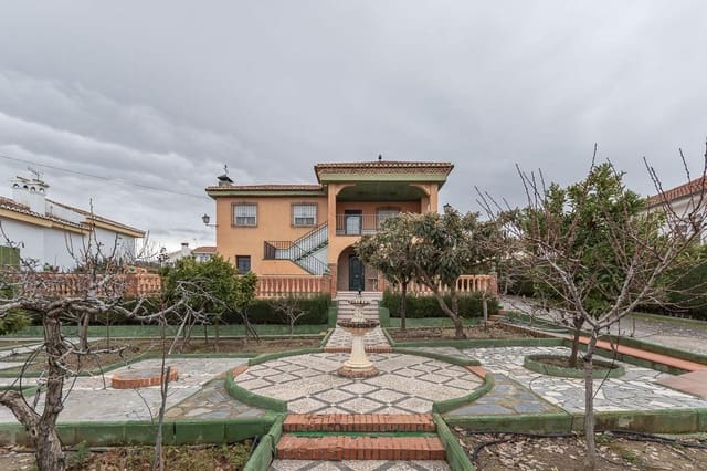 5 bedroom Villa for sale in Otura with pool - € 520,000 (Ref: 9548459)