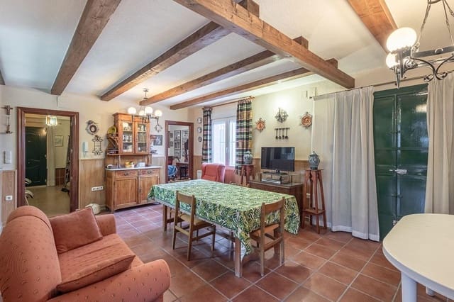 5 bedroom Villa for sale in Otura with pool - € 520,000 (Ref: 9548459)