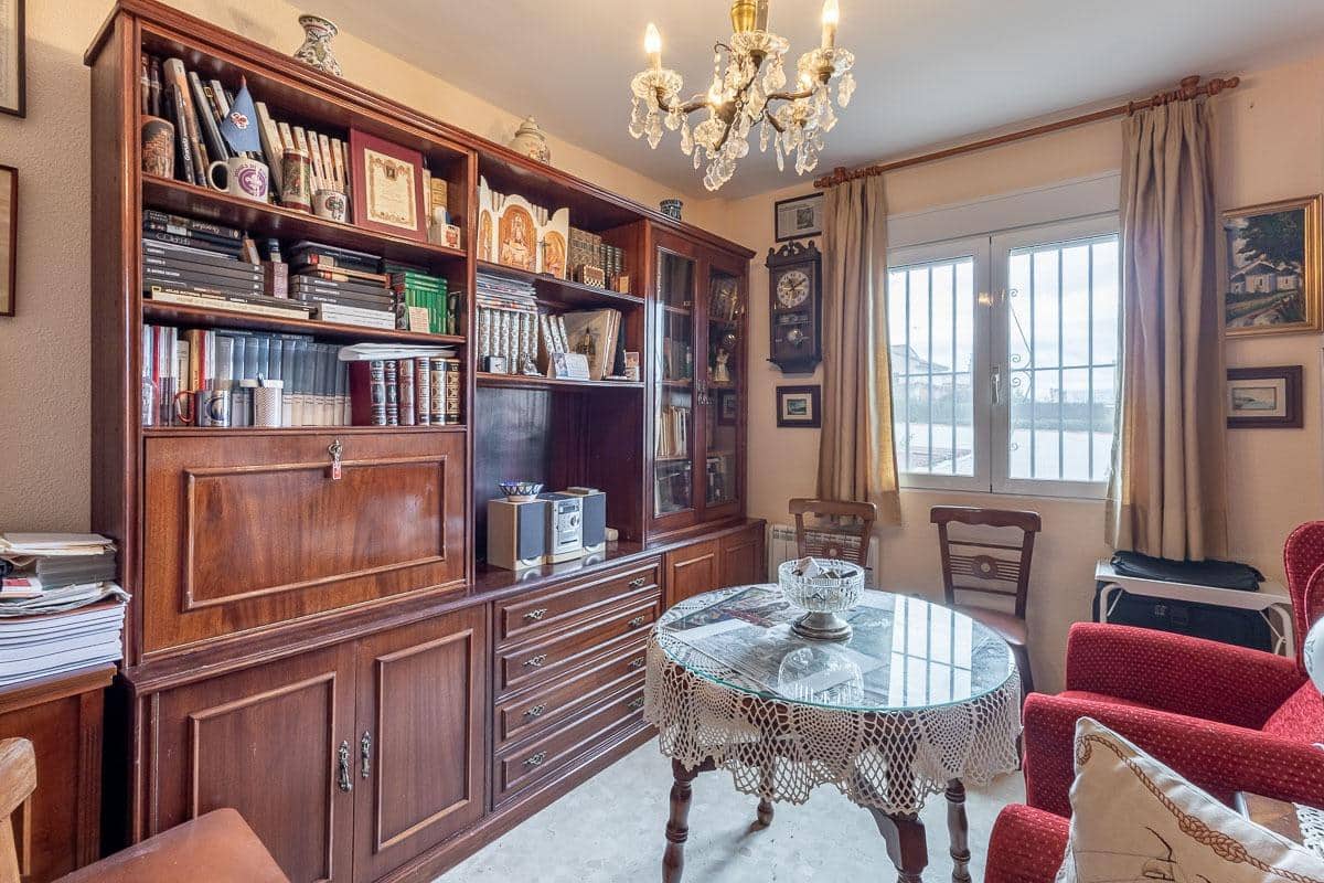 5 bedroom Villa for sale in Otura with pool - € 520,000 (Ref: 9548459)