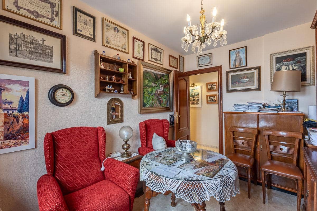 5 bedroom Villa for sale in Otura with pool - € 520,000 (Ref: 9548459)