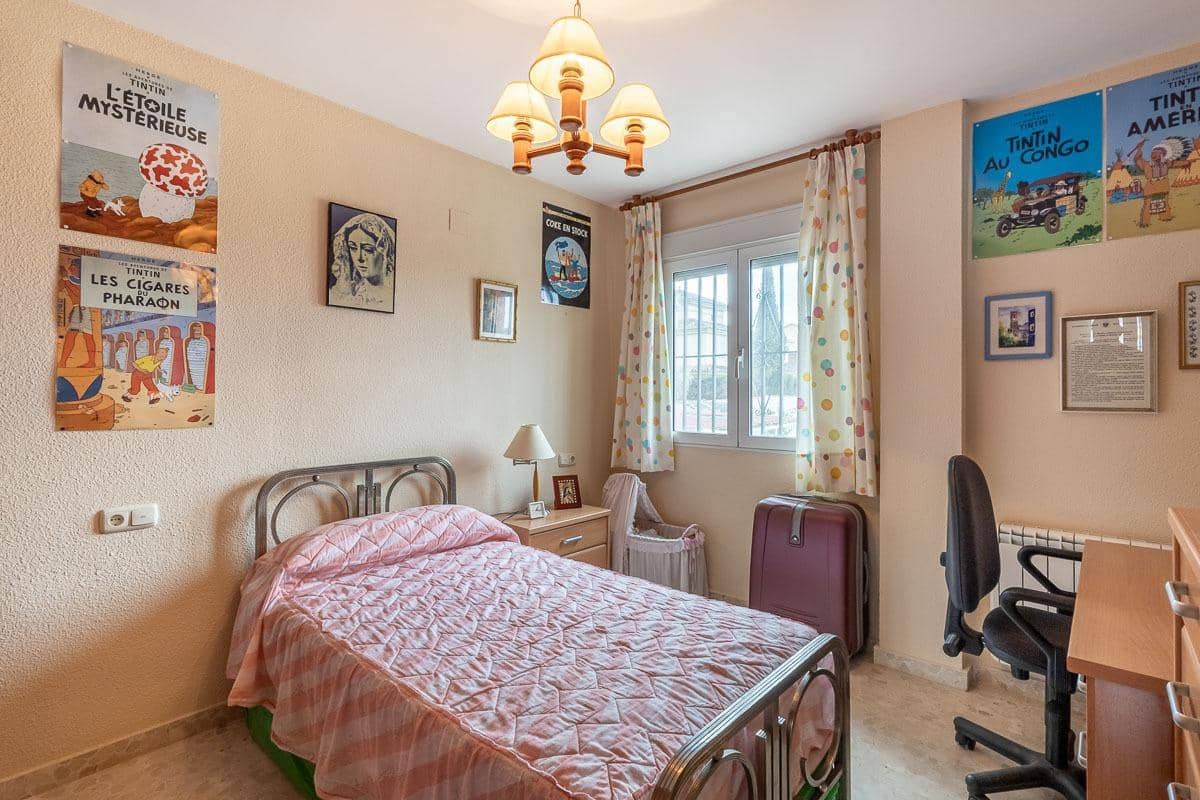 5 bedroom Villa for sale in Otura with pool - € 520,000 (Ref: 9548459)