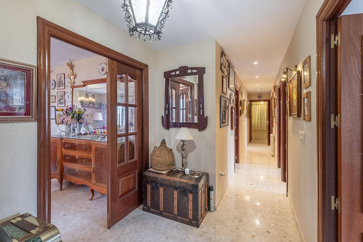 5 bedroom Villa for sale in Otura with pool - € 520,000 (Ref: 9548459)