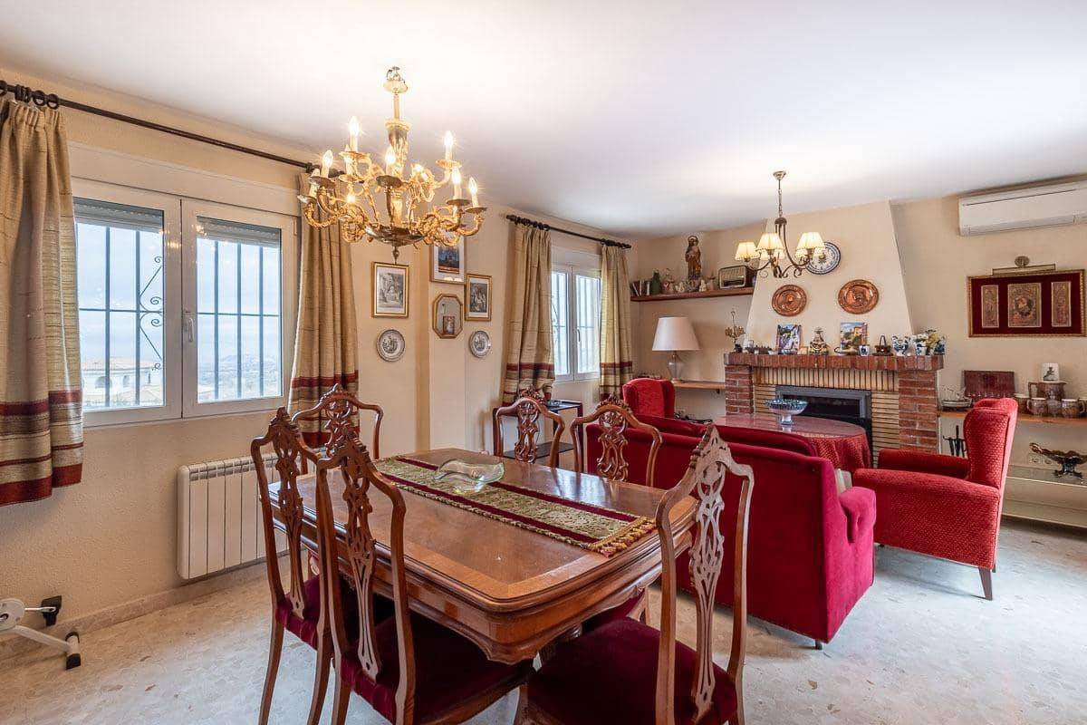 5 bedroom Villa for sale in Otura with pool - € 520,000 (Ref: 9548459)