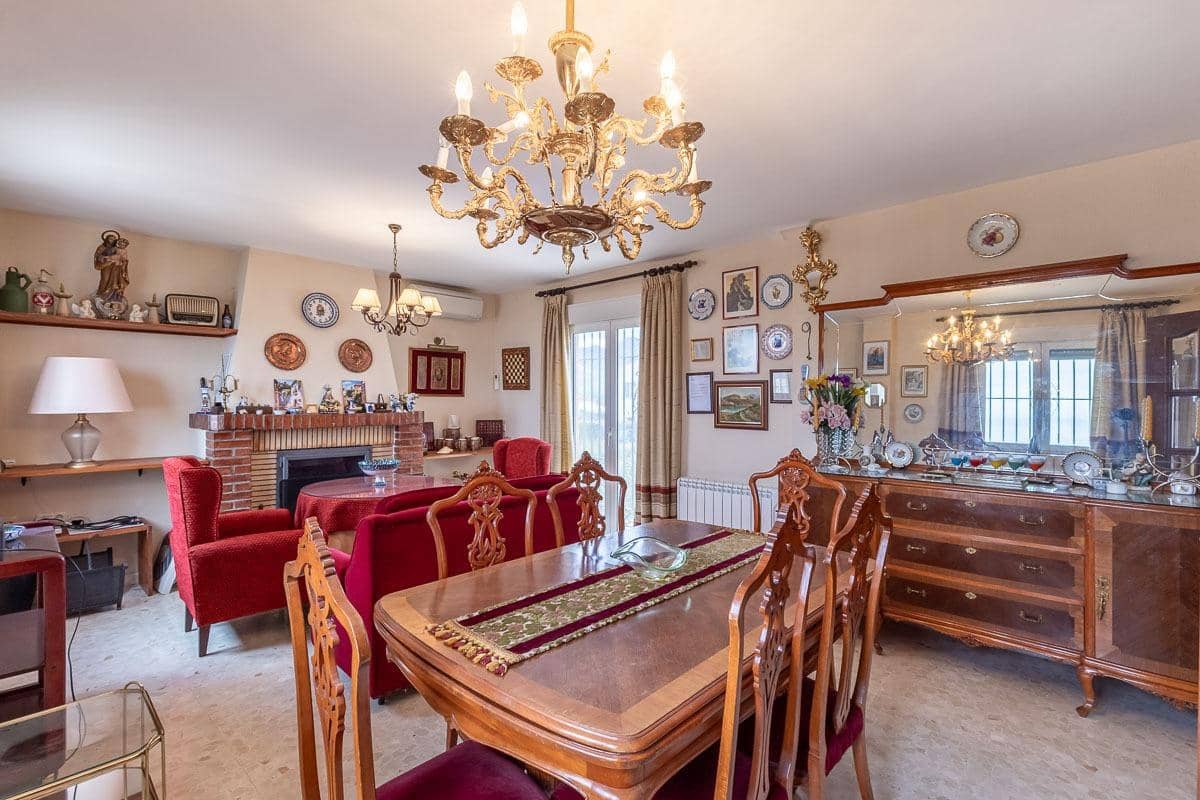 5 bedroom Villa for sale in Otura with pool - € 520,000 (Ref: 9548459)