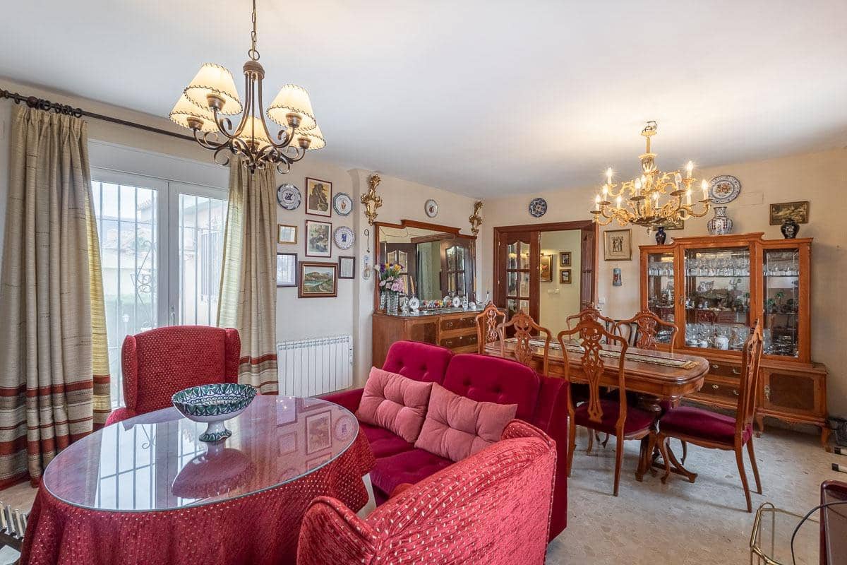 5 bedroom Villa for sale in Otura with pool - € 520,000 (Ref: 9548459)