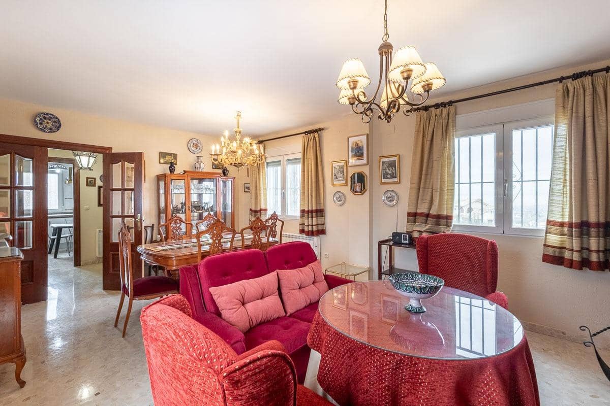 5 bedroom Villa for sale in Otura with pool - € 520,000 (Ref: 9548459)