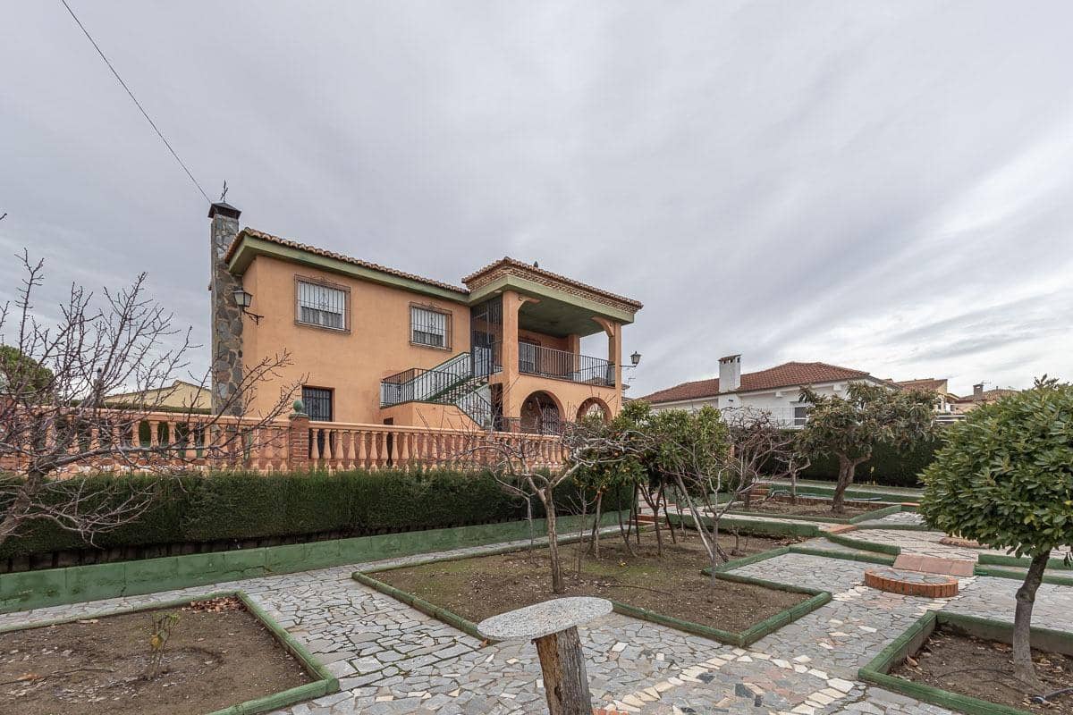 5 bedroom Villa for sale in Otura with pool - € 520,000 (Ref: 9548459)