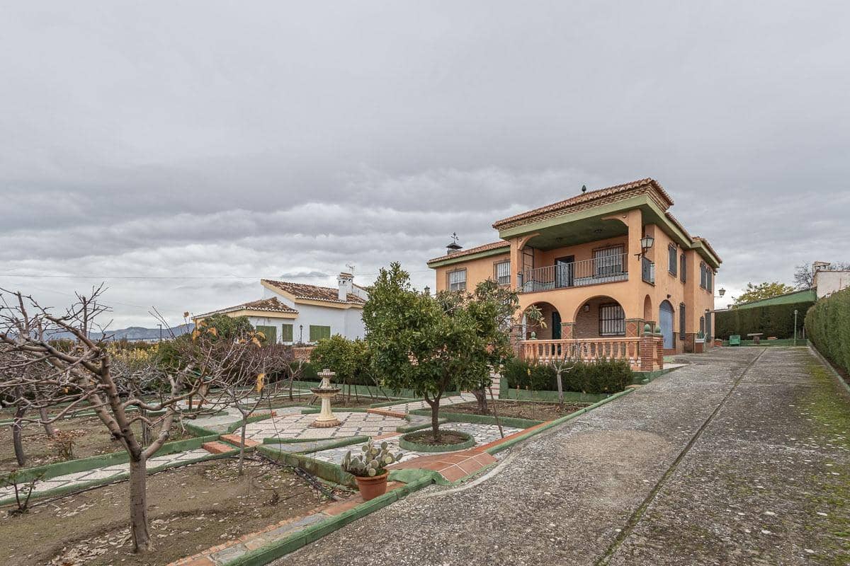 5 bedroom Villa for sale in Otura with pool - € 520,000 (Ref: 9548459)