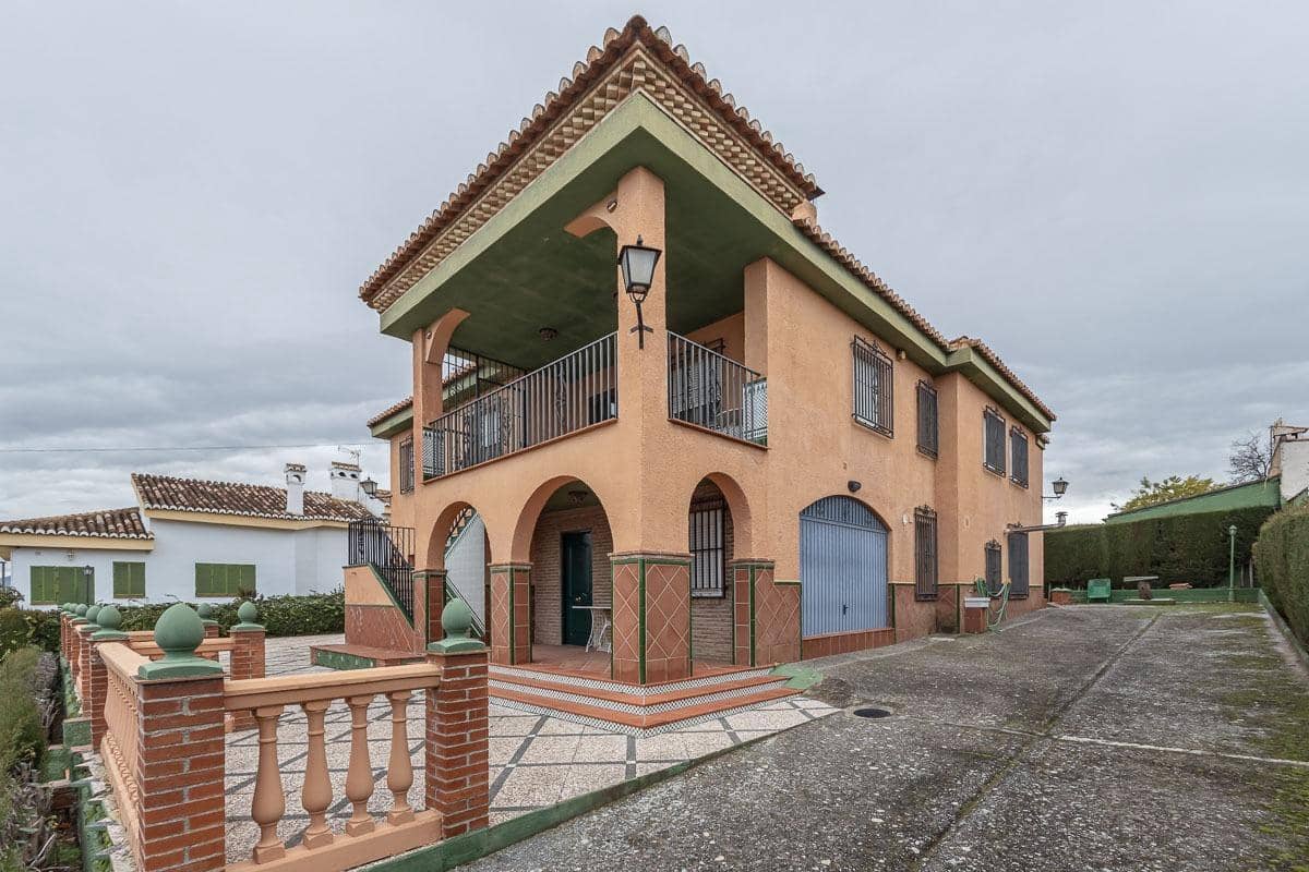 5 bedroom Villa for sale in Otura with pool - € 520,000 (Ref: 9548459)