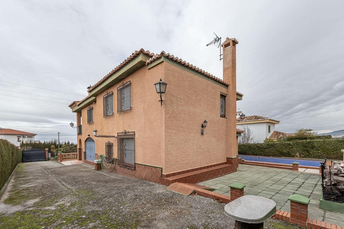 5 bedroom Villa for sale in Otura with pool - € 520,000 (Ref: 9548459)