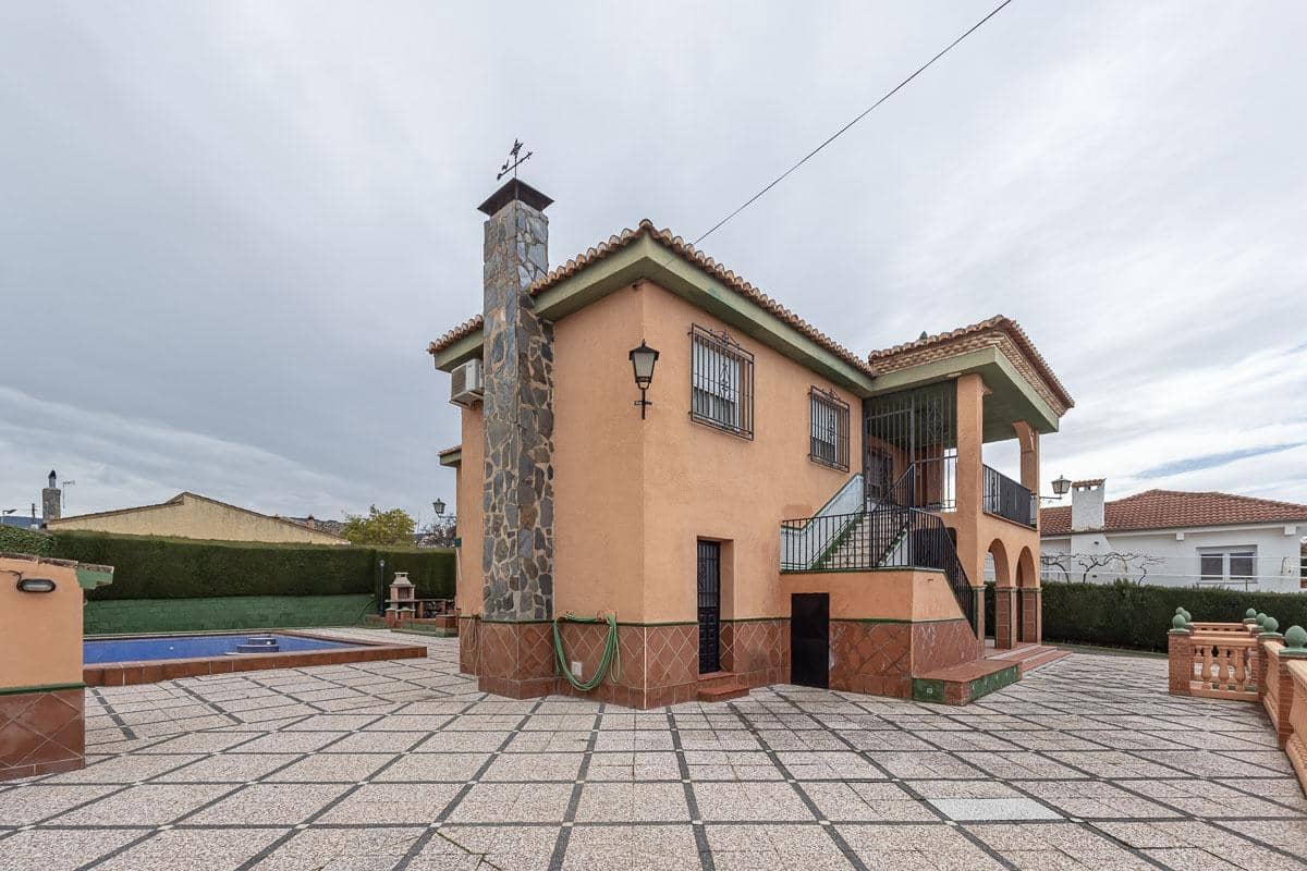 5 bedroom Villa for sale in Otura with pool - € 520,000 (Ref: 9548459)