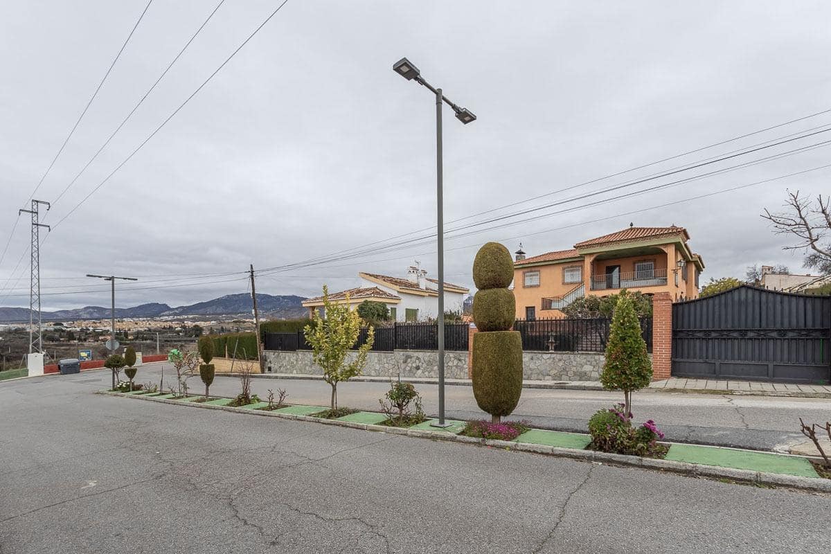 5 bedroom Villa for sale in Otura with pool - € 520,000 (Ref: 9548459)