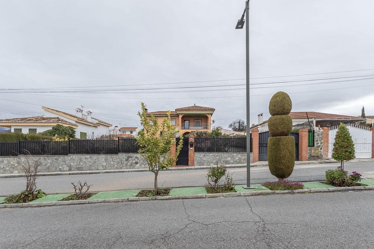 5 bedroom Villa for sale in Otura with pool - € 520,000 (Ref: 9548459)