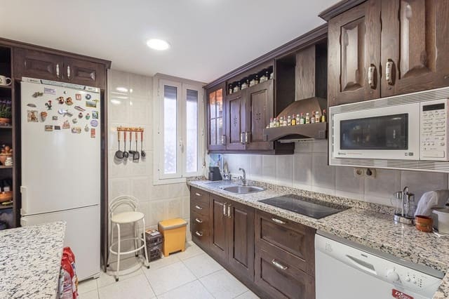 5 chambre Villa/Maison à vendre à Otura avec piscine - 350 000 € (Ref: 9548459)