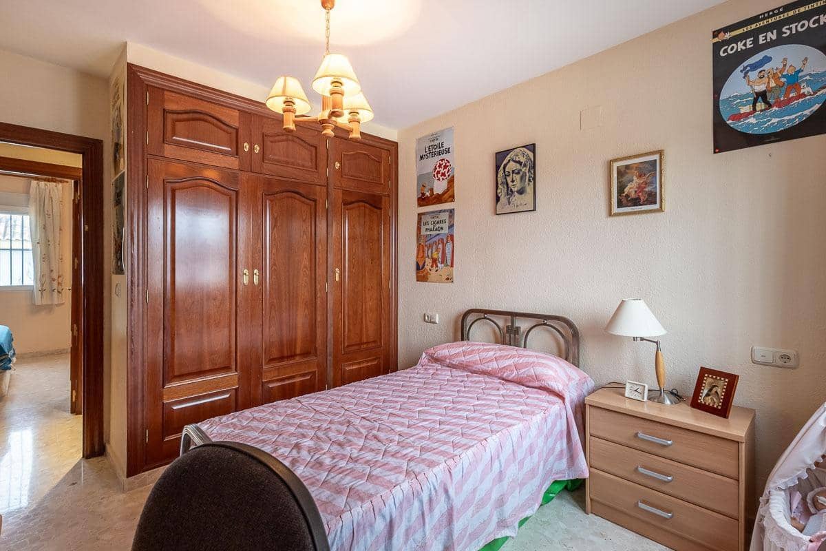 5 quarto Moradia para venda em Otura com piscina - 350 000 € (Ref: 9548459)
