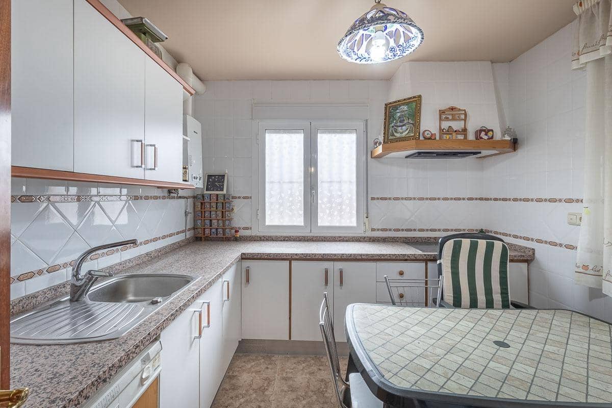 5 quarto Moradia para venda em Otura com piscina - 350 000 € (Ref: 9548459)