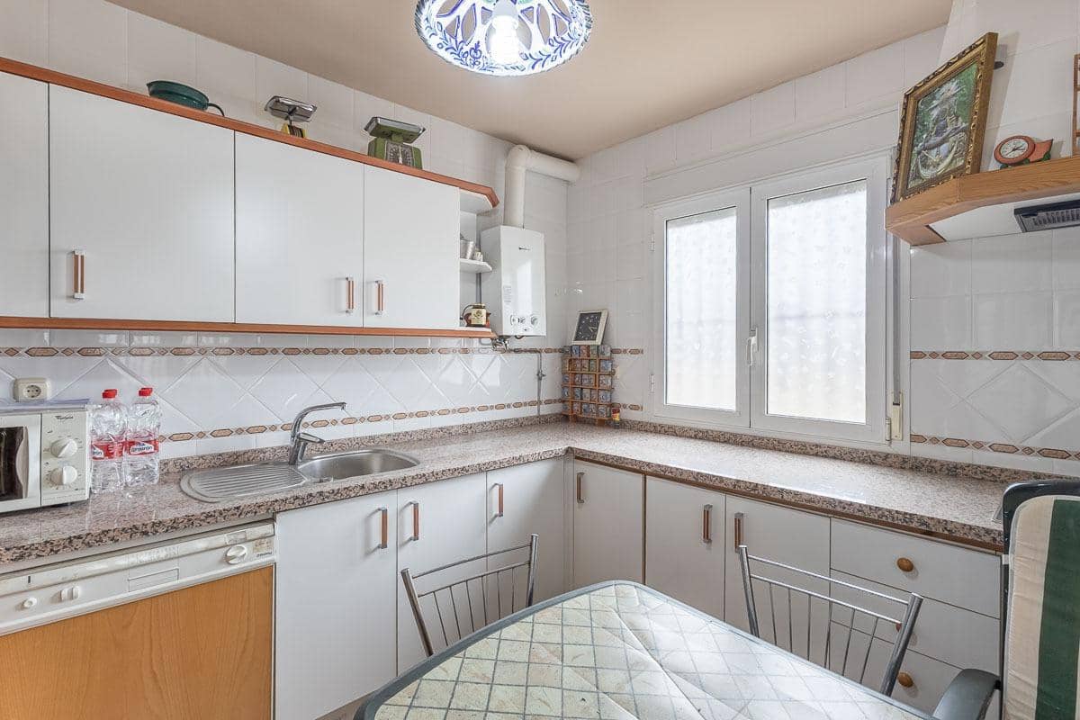 5 quarto Moradia para venda em Otura com piscina - 350 000 € (Ref: 9548459)