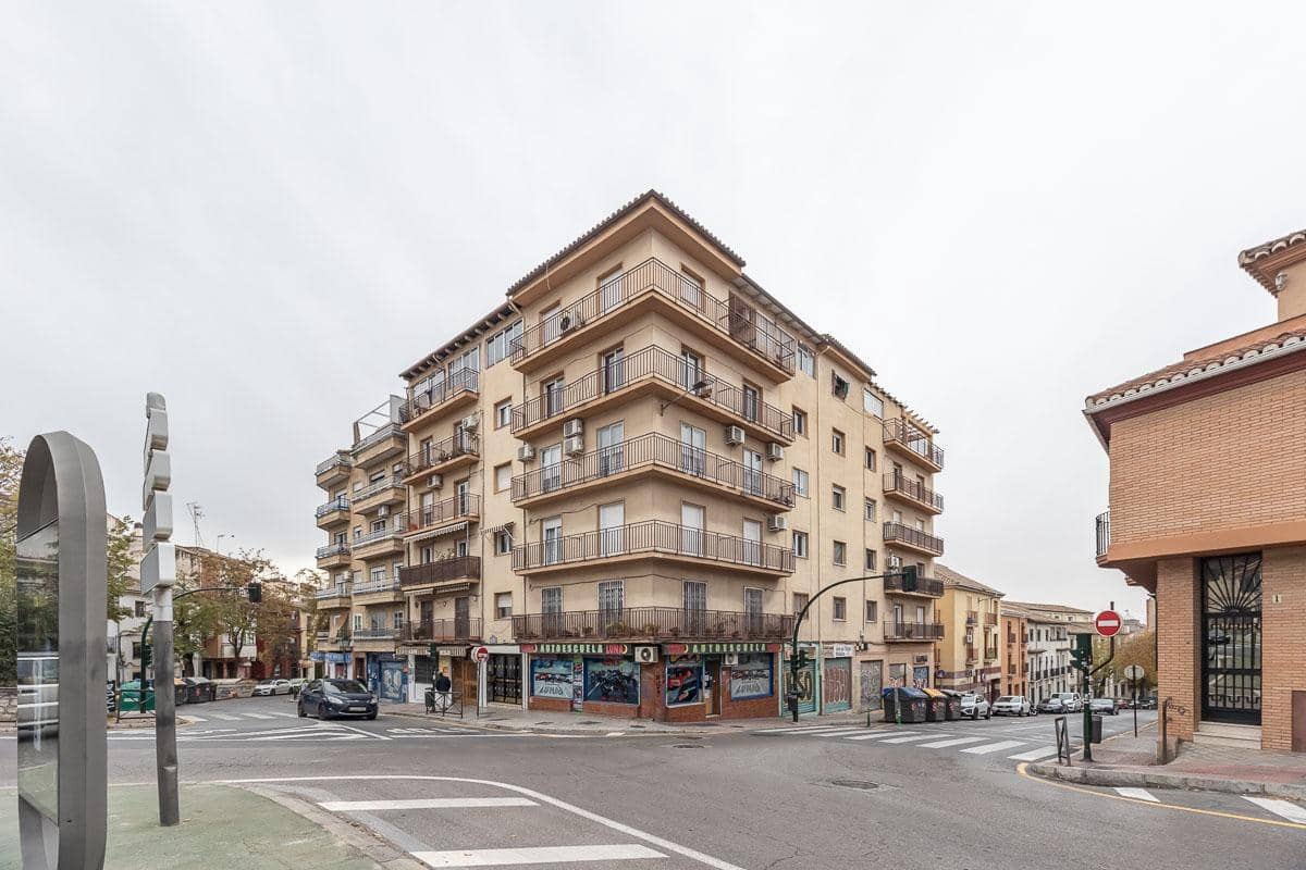 4 bedroom Flat for sale in Granada city - € 225,000 (Ref: 9556075)