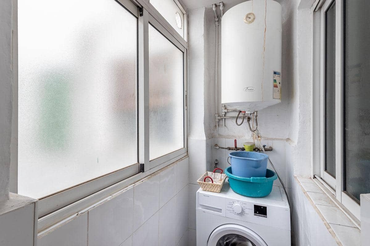 4 bedroom Flat for sale in Granada city - € 225,000 (Ref: 9556075)