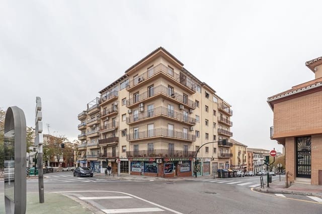 4 bedroom Flat for sale in Granada city - € 225,000 (Ref: 9556075)