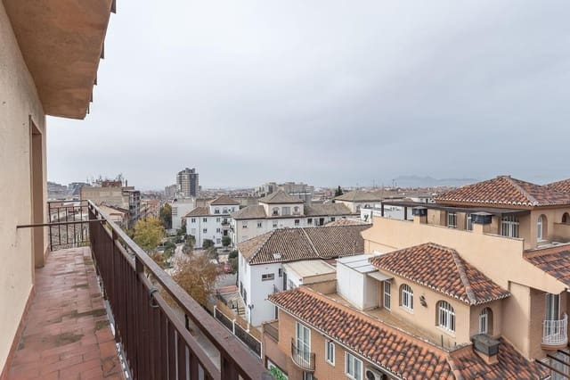 4 bedroom Flat for sale in Granada city - € 225,000 (Ref: 9556075)