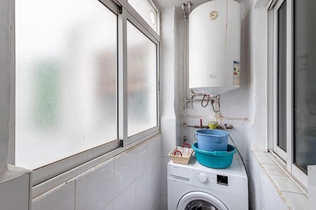 4 bedroom Flat for sale in Granada city - € 225,000 (Ref: 9556075)