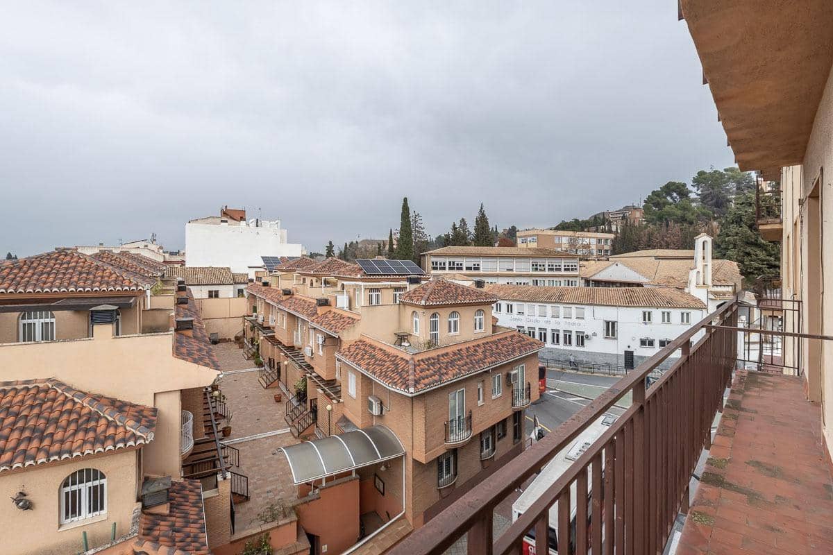 4 bedroom Flat for sale in Granada city - € 225,000 (Ref: 9556075)