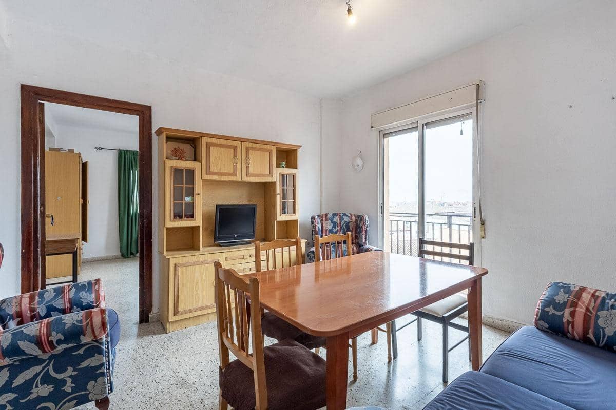 4 bedroom Flat for sale in Granada city - € 225,000 (Ref: 9556075)