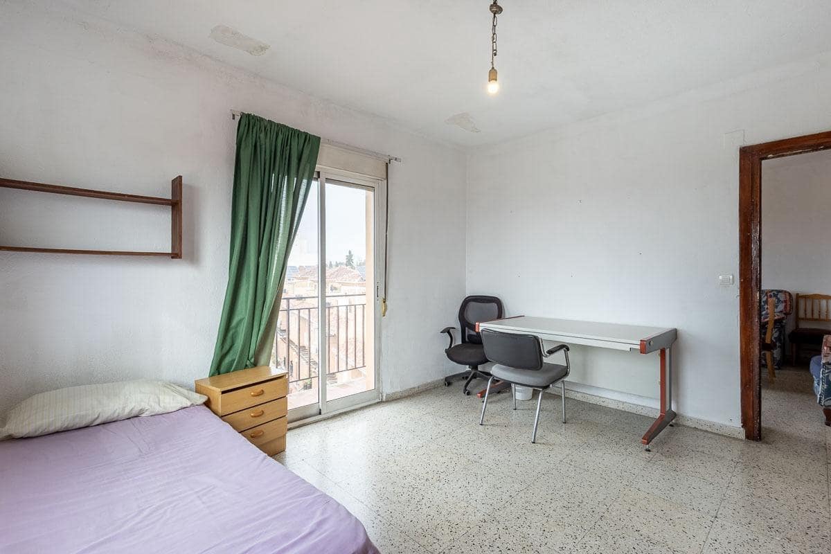 4 bedroom Flat for sale in Granada city - € 225,000 (Ref: 9556075)