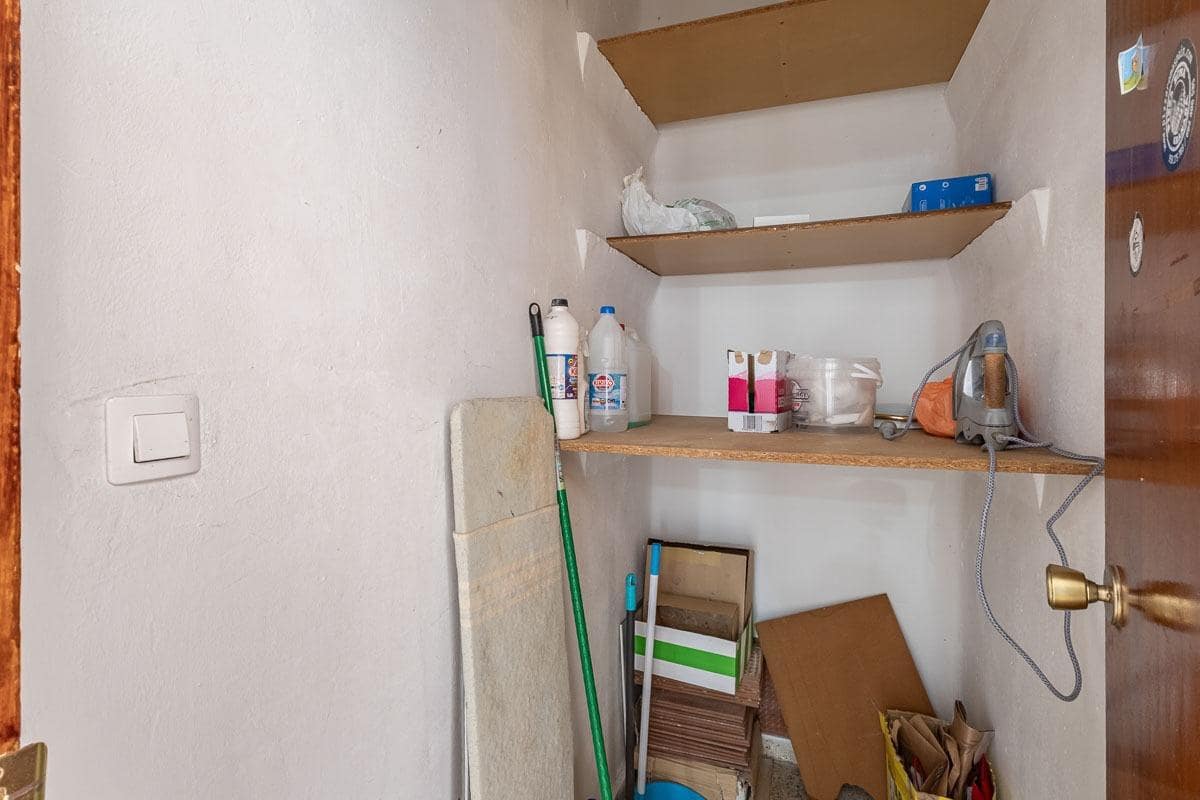 4 bedroom Flat for sale in Granada city - € 225,000 (Ref: 9556075)