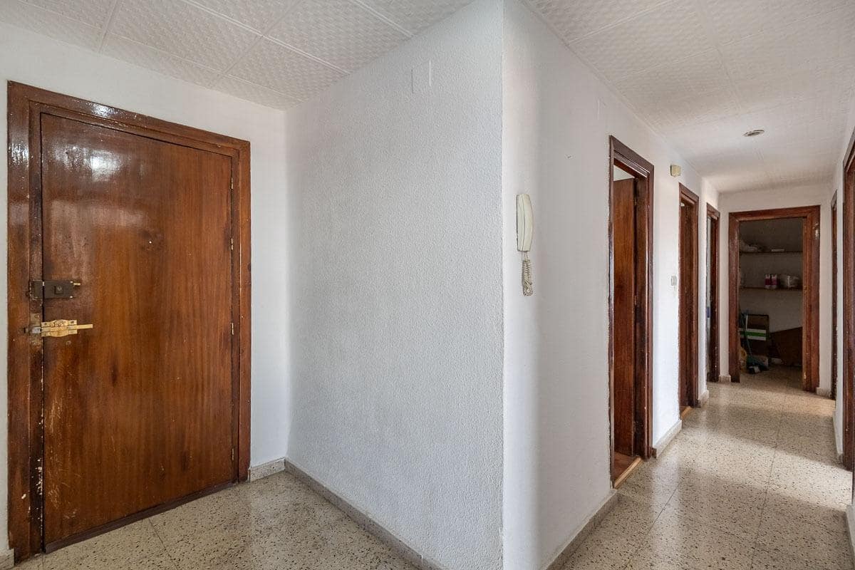 4 bedroom Flat for sale in Granada city - € 225,000 (Ref: 9556075)