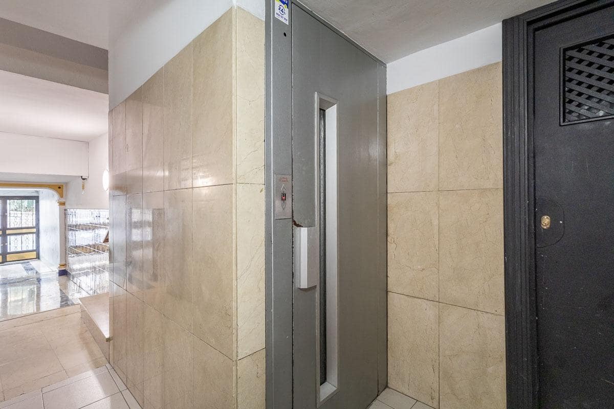 4 bedroom Flat for sale in Granada city - € 225,000 (Ref: 9556075)