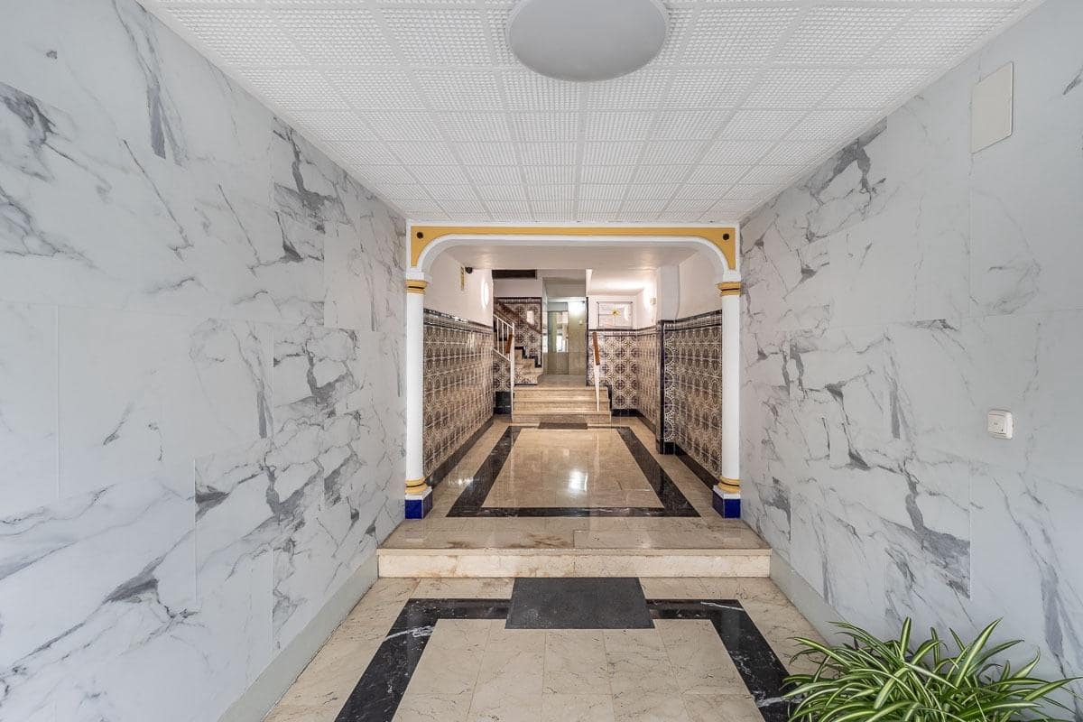 4 bedroom Flat for sale in Granada city - € 225,000 (Ref: 9556075)