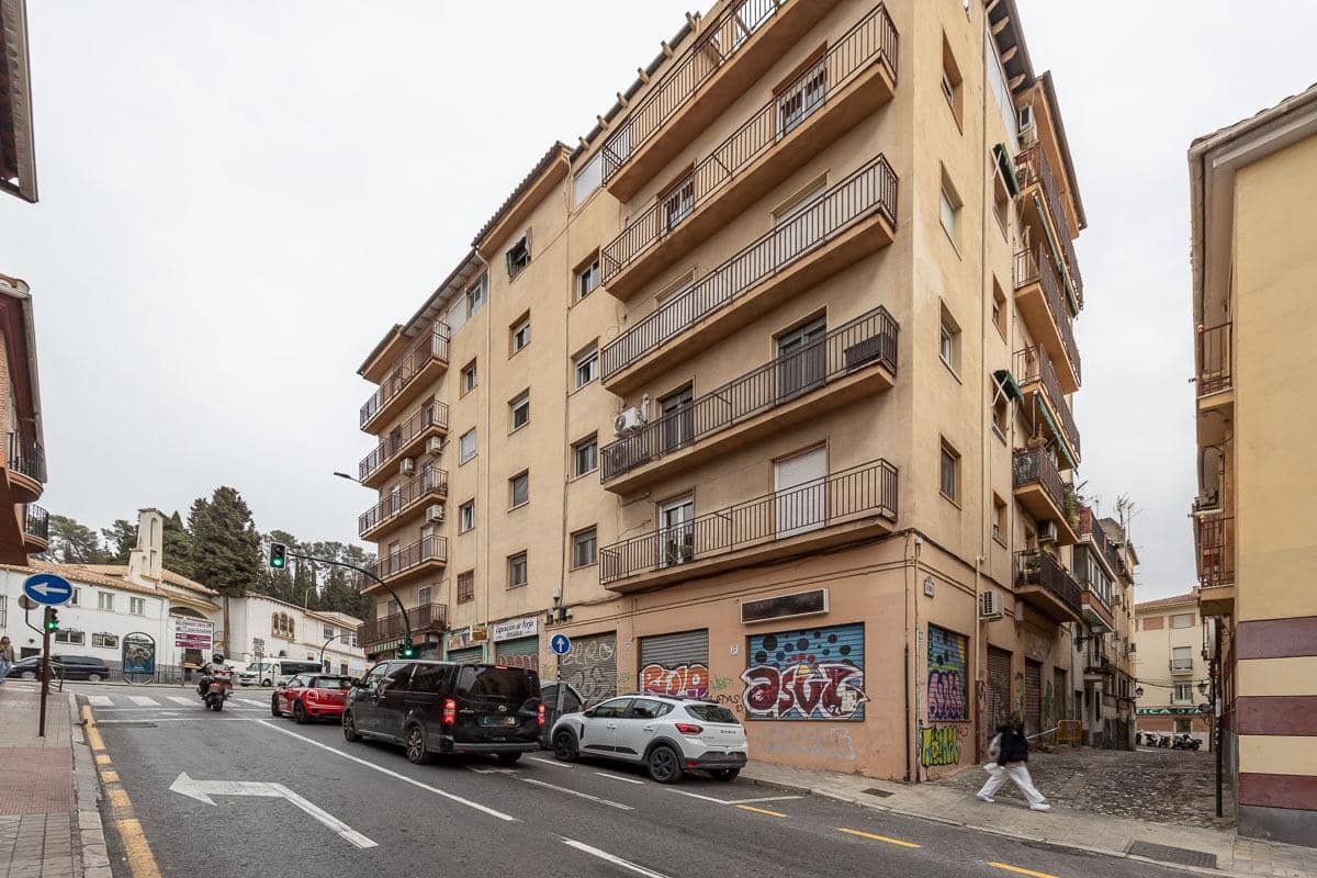 4 bedroom Flat for sale in Granada city - € 225,000 (Ref: 9556075)