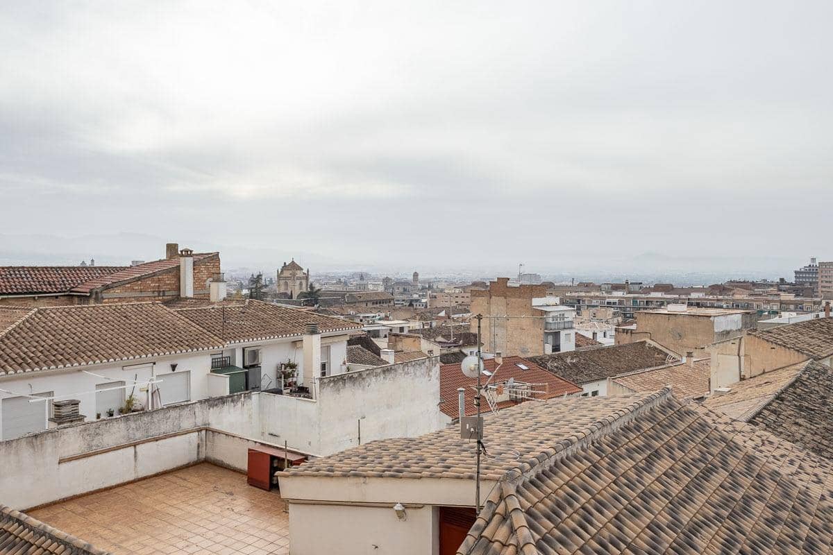 4 bedroom Flat for sale in Granada city - € 225,000 (Ref: 9556075)