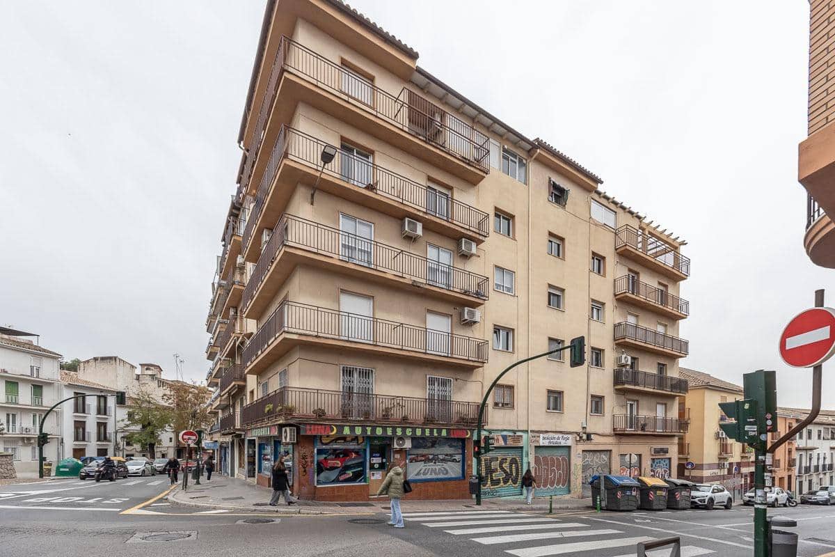 4 bedroom Flat for sale in Granada city - € 225,000 (Ref: 9556075)