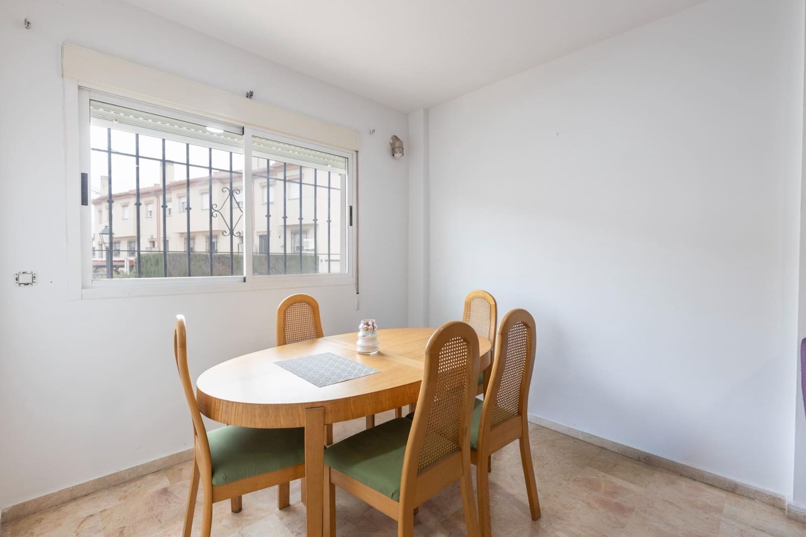 3 Zimmer Reihenhaus zu verkaufen in Ogijares mit Garage - 249.000 € (Ref: 9556080)