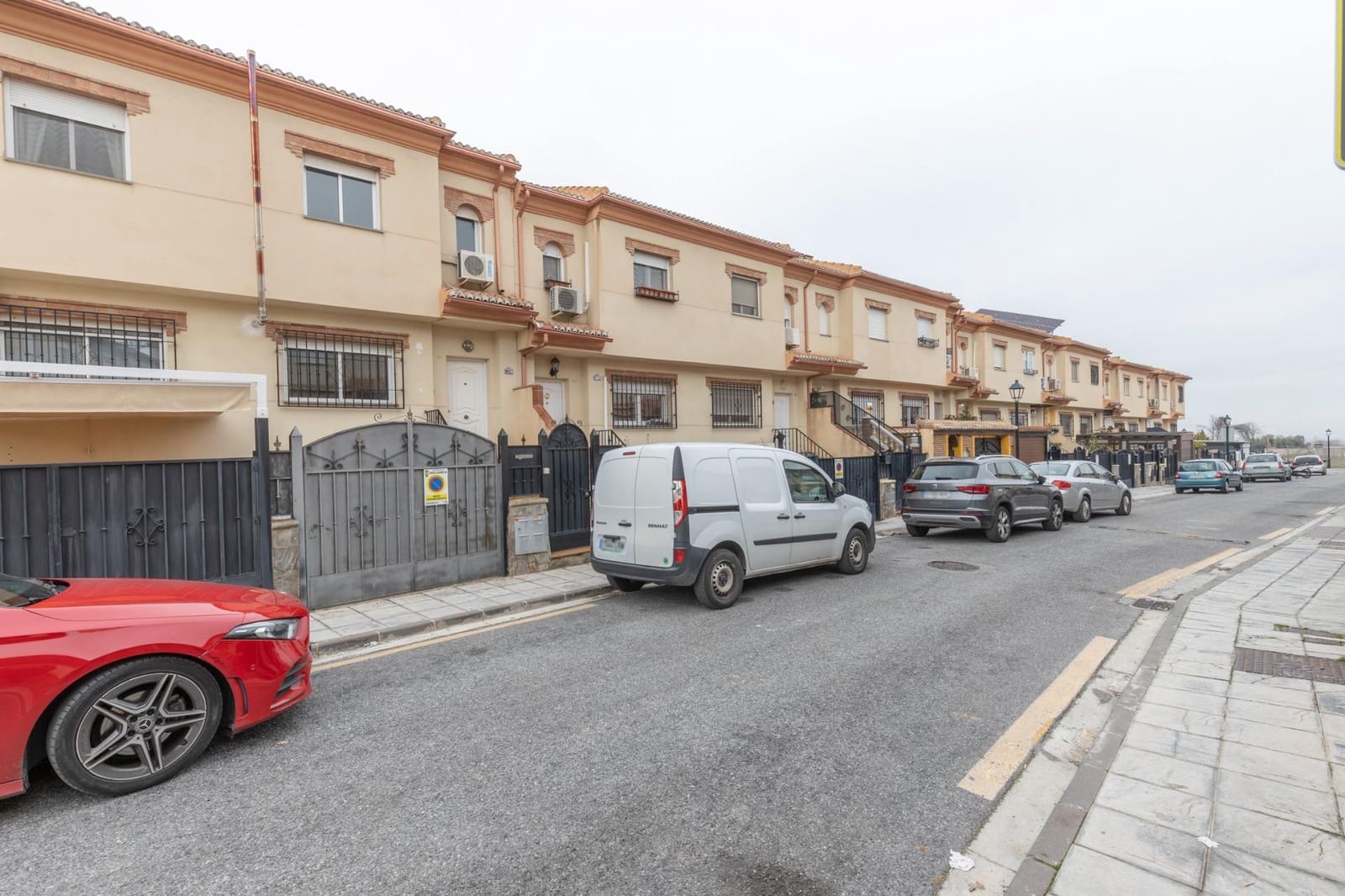 3 Zimmer Reihenhaus zu verkaufen in Ogijares mit Garage - 249.000 € (Ref: 9556080)