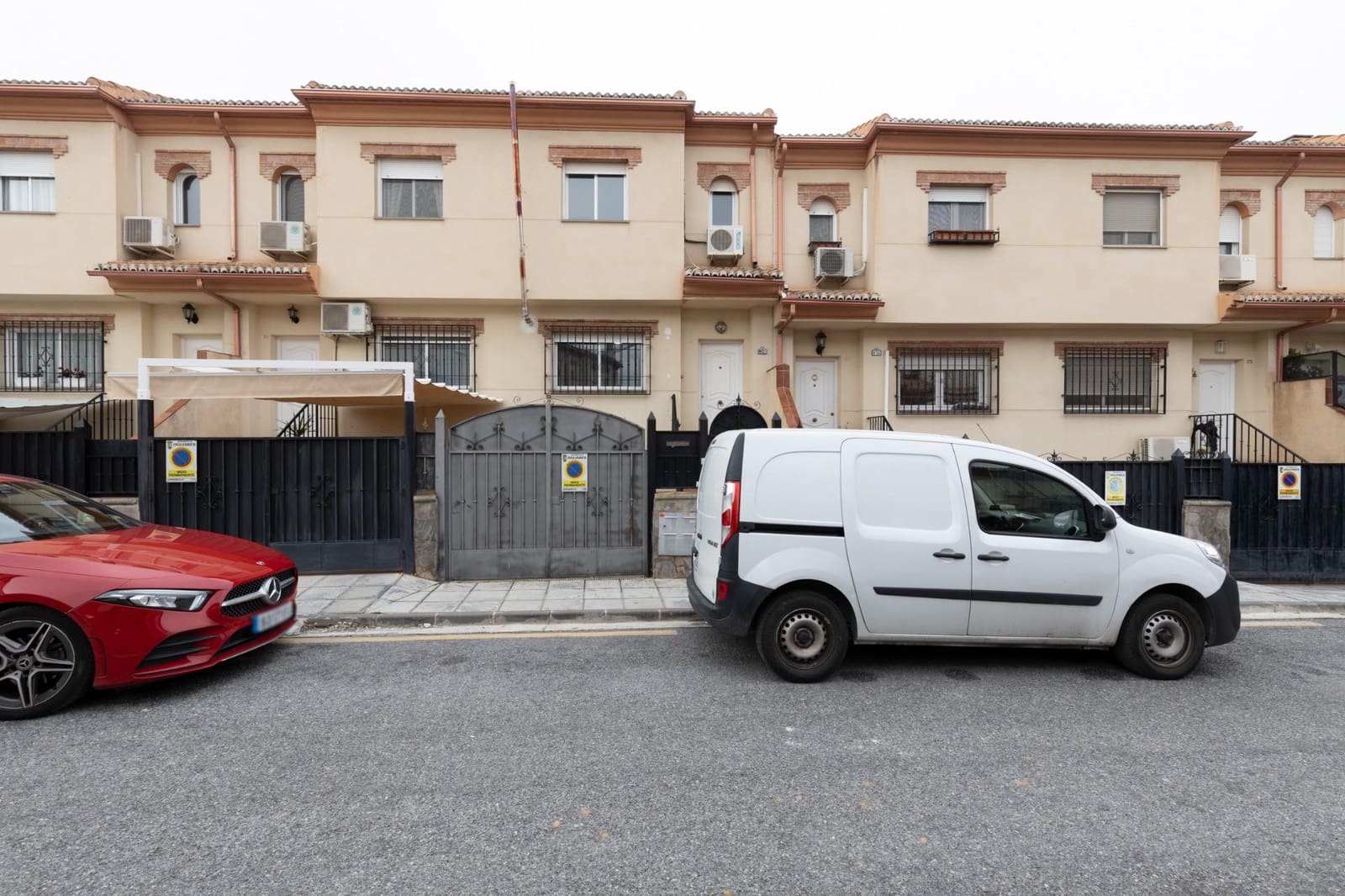 3 Zimmer Reihenhaus zu verkaufen in Ogijares mit Garage - 249.000 € (Ref: 9556080)