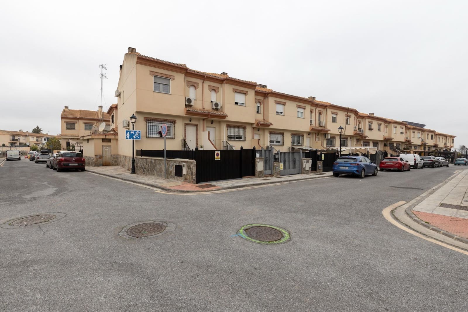 3 Zimmer Reihenhaus zu verkaufen in Ogijares mit Garage - 249.000 € (Ref: 9556080)