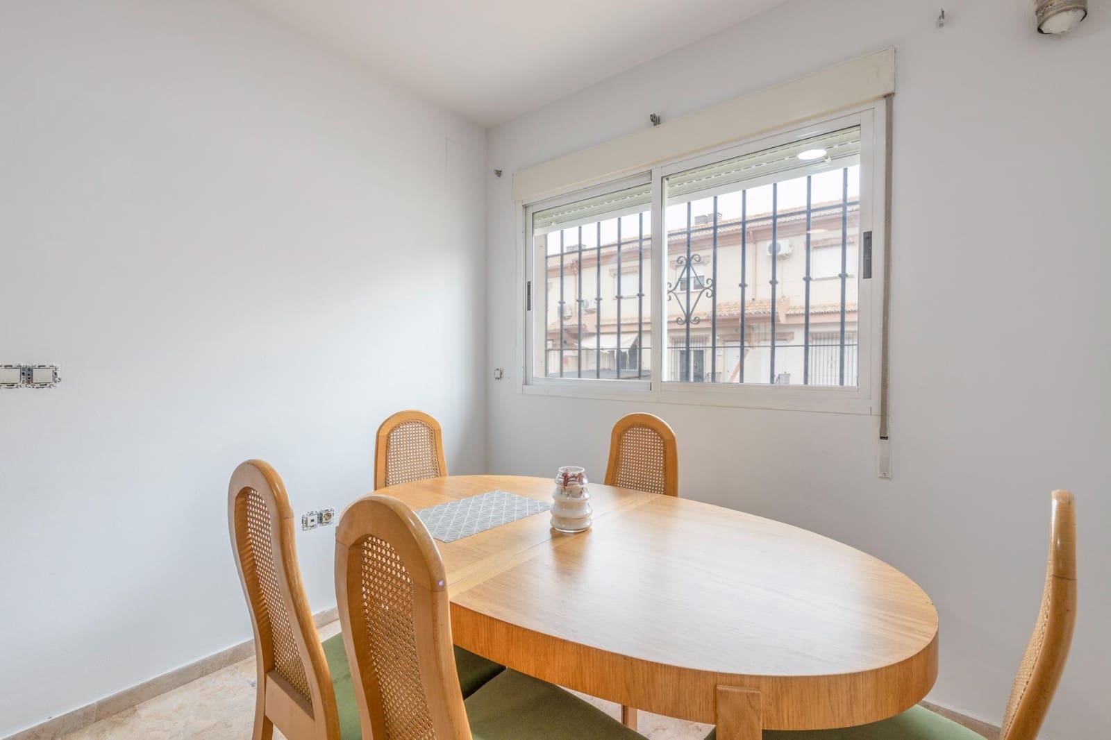 3 bedroom Terraced Villa for sale in Ogijares with garage - € 229,000 (Ref: 9556080)